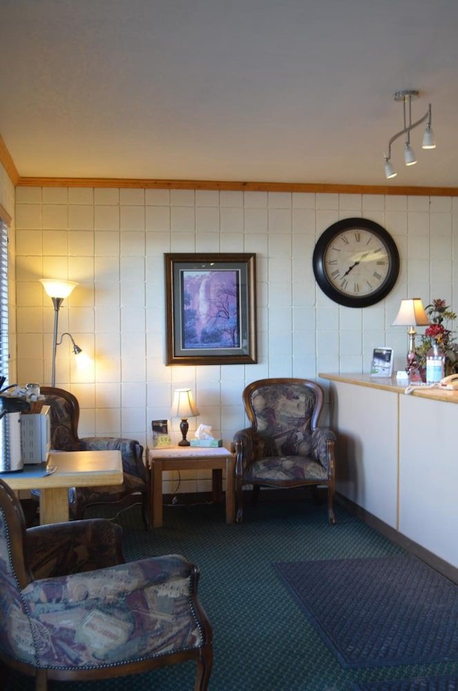 National 9 Inn Wellington 2