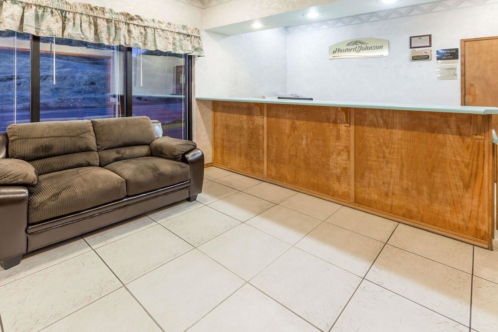 Howard Johnson by Wyndham Roseburg 2