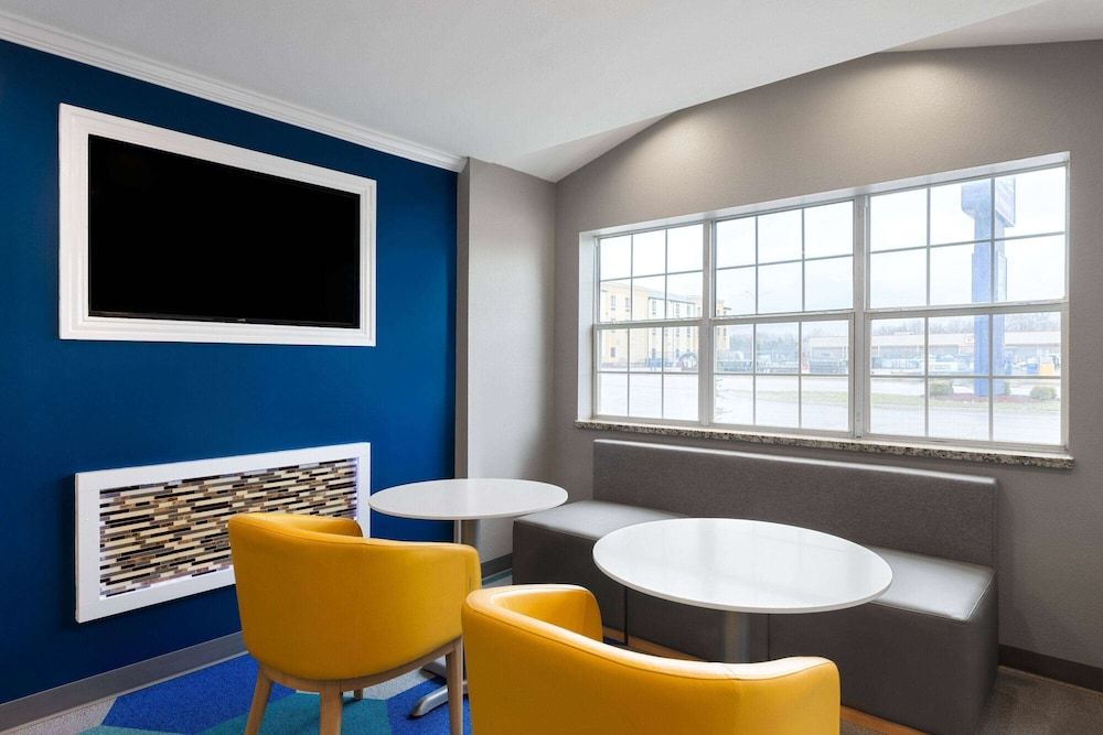 Microtel Inn & Suites by Wyndham Independence 3