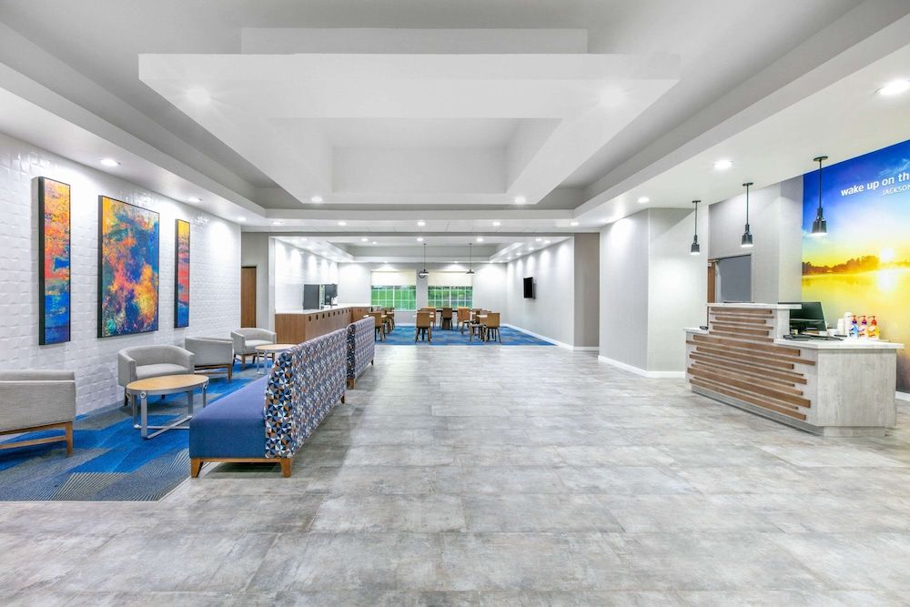 La Quinta Inn & Suites by Wyndham Jacksonville TX 2