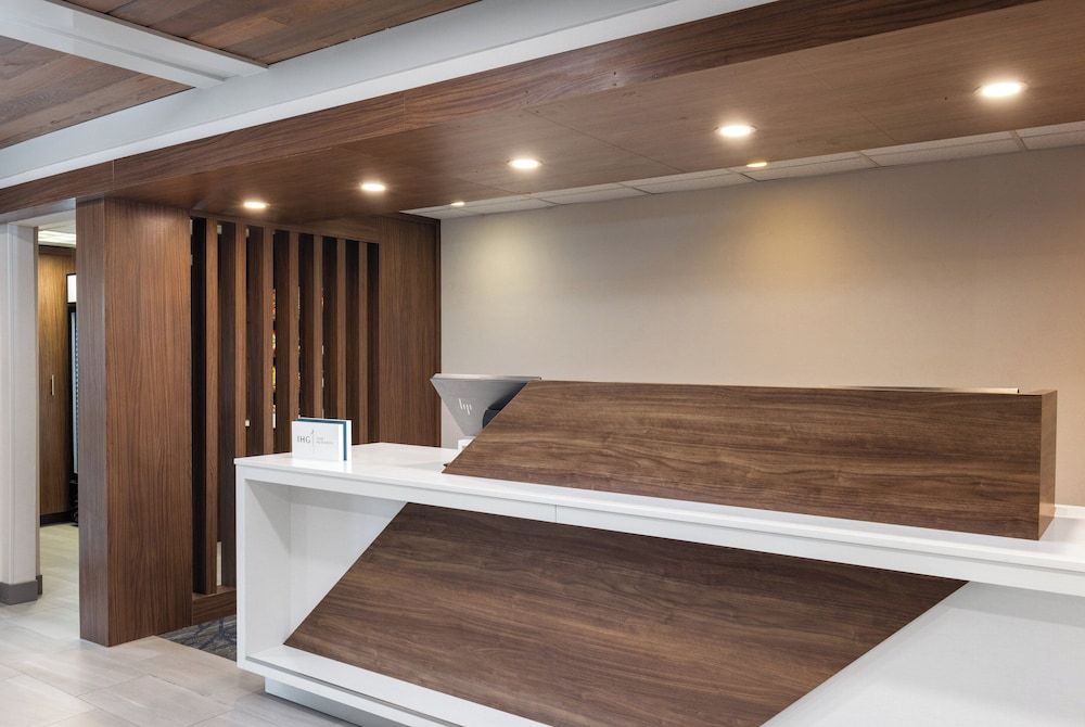 Holiday Inn Express Portland South-Lake Oswego by IHG 2