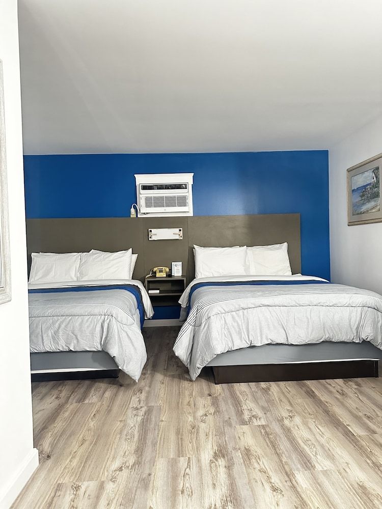 Blue Spruce Motel & Townhouses 2