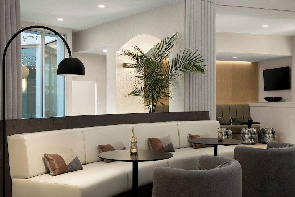 Crowne Plaza Portland-Lake Oswego 3