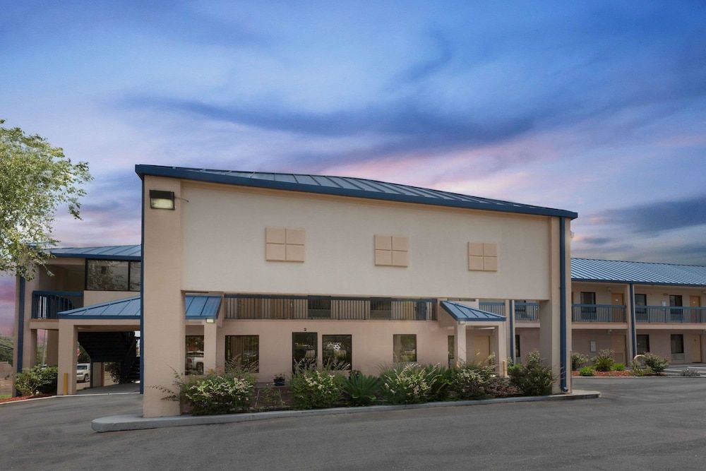 Super 8 by Wyndham Hattiesburg South 3 étoiles à Hattiesburg