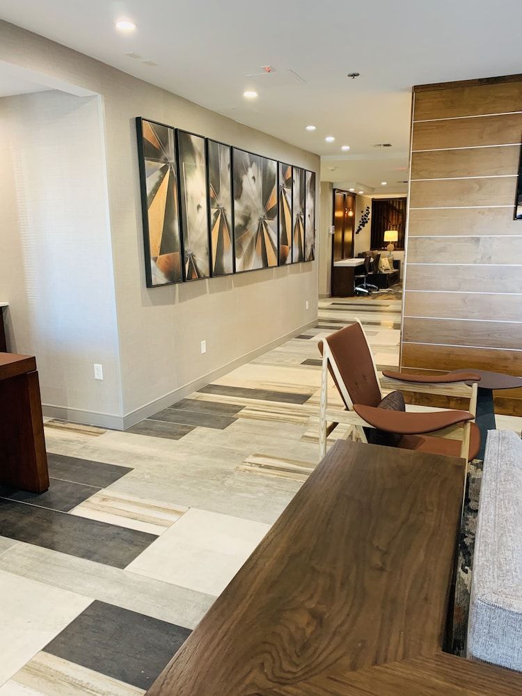 Windmill Suites Surprise - Phoenix, an Ascend Collection Hotel 3