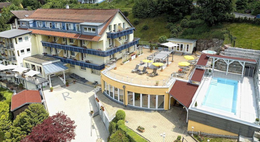 Wellnesshotel Rothfuss mit Spa und 2 Schwimmbädern 4 estrelas em Bad Wildbad