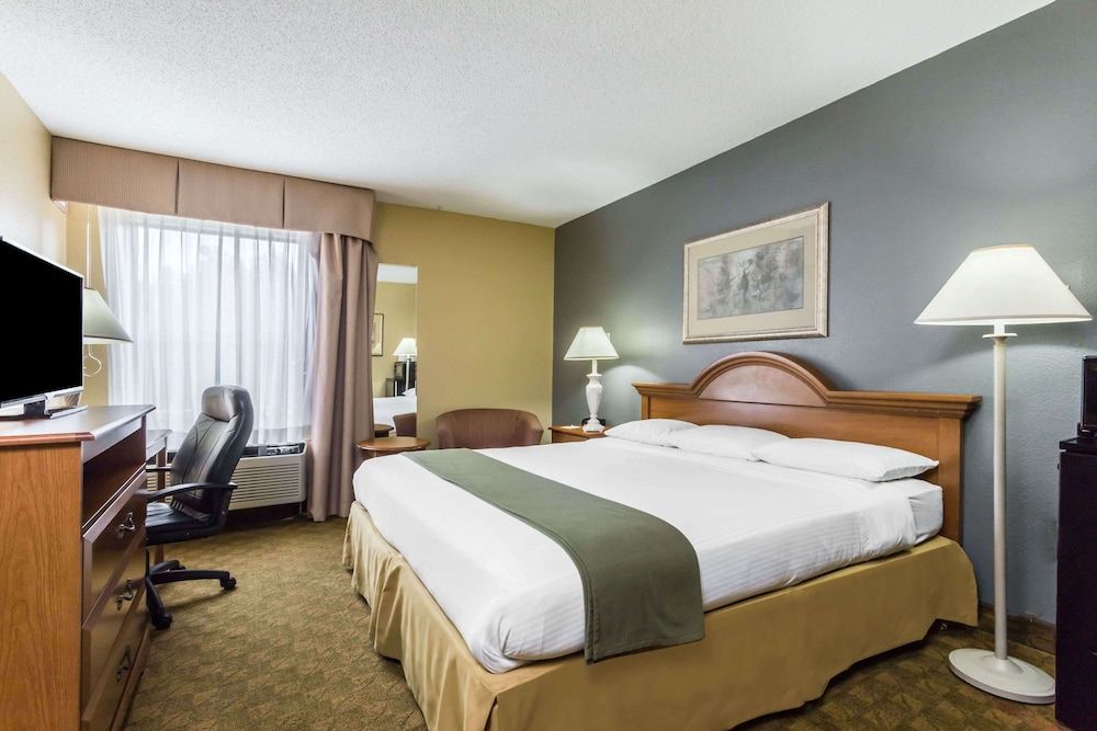 Days Inn by Wyndham Selma 3