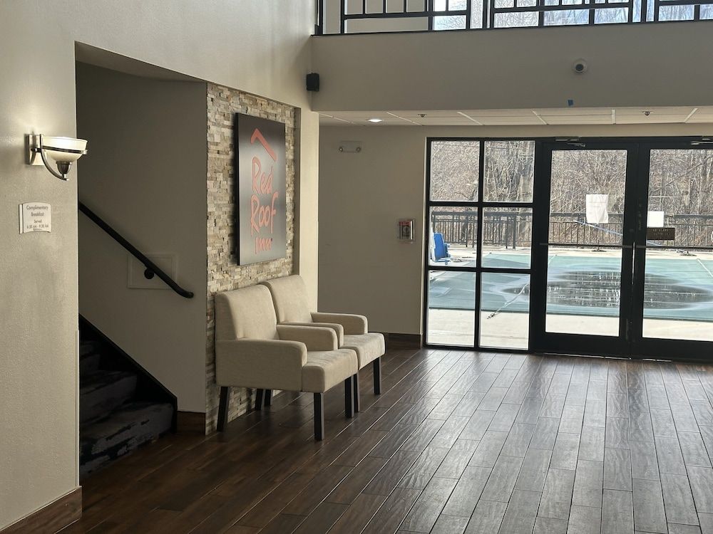 Red Roof Inn & Suites Middleborough 3