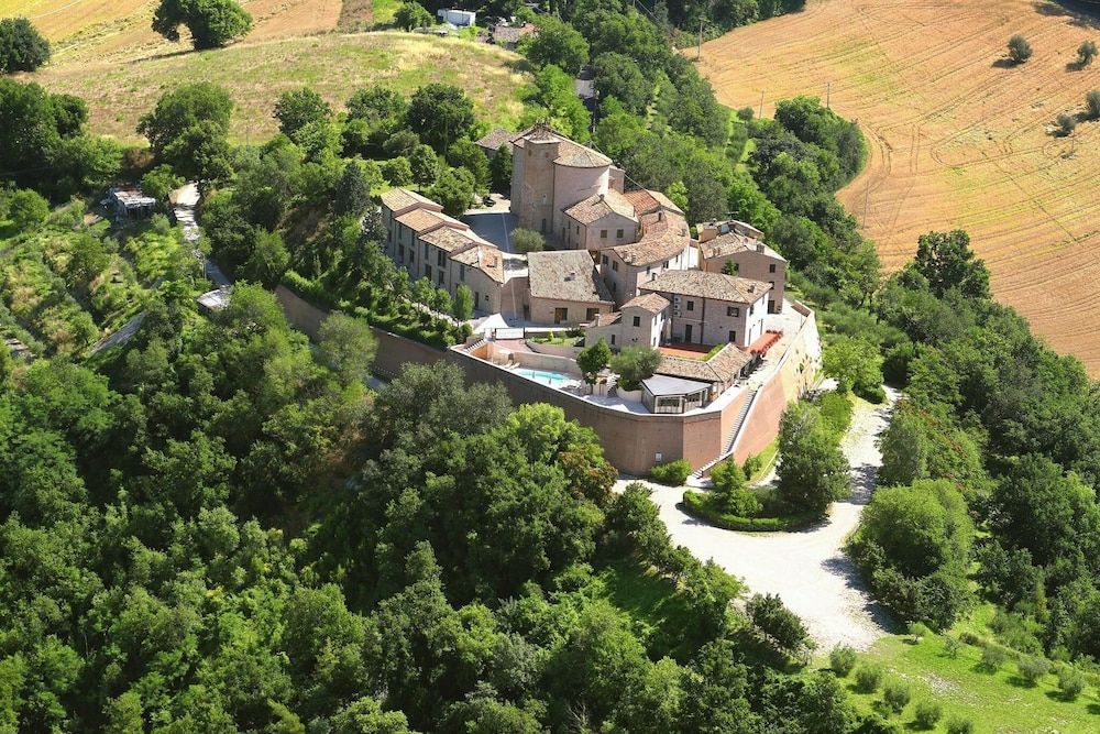 Casa Oliva Borgo del Benessere delle Marche 3 estrellas en Bargni