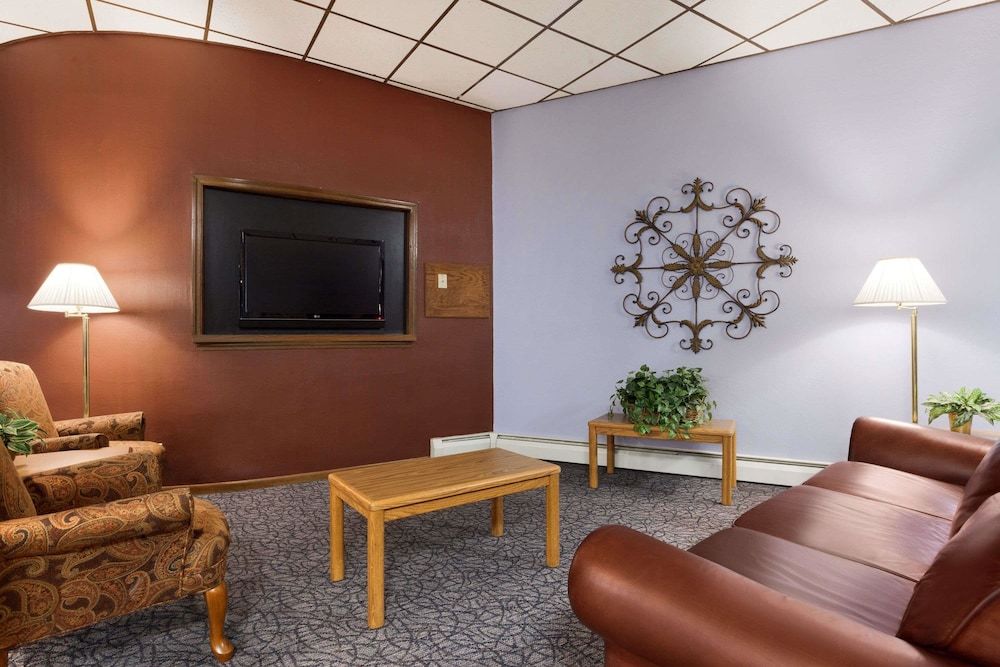 Travelodge by Wyndham Motel of St Cloud 2