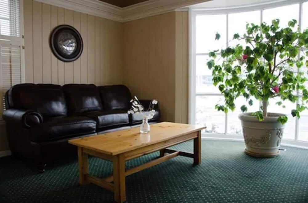 Alpine Inn Rockford 2