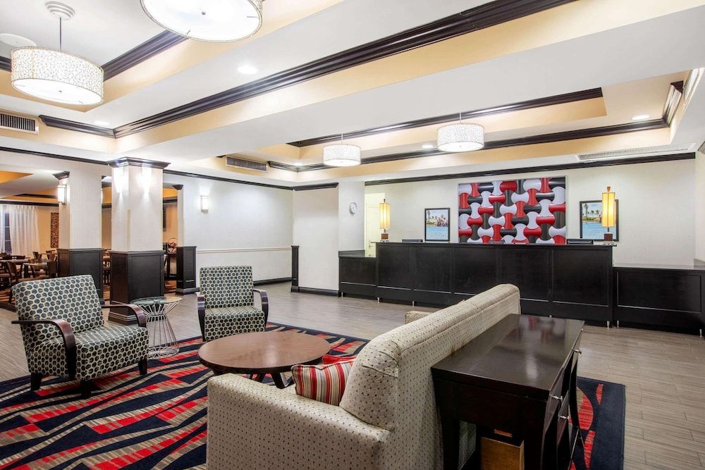 La Quinta Inn & Suites by Wyndham Conway 3