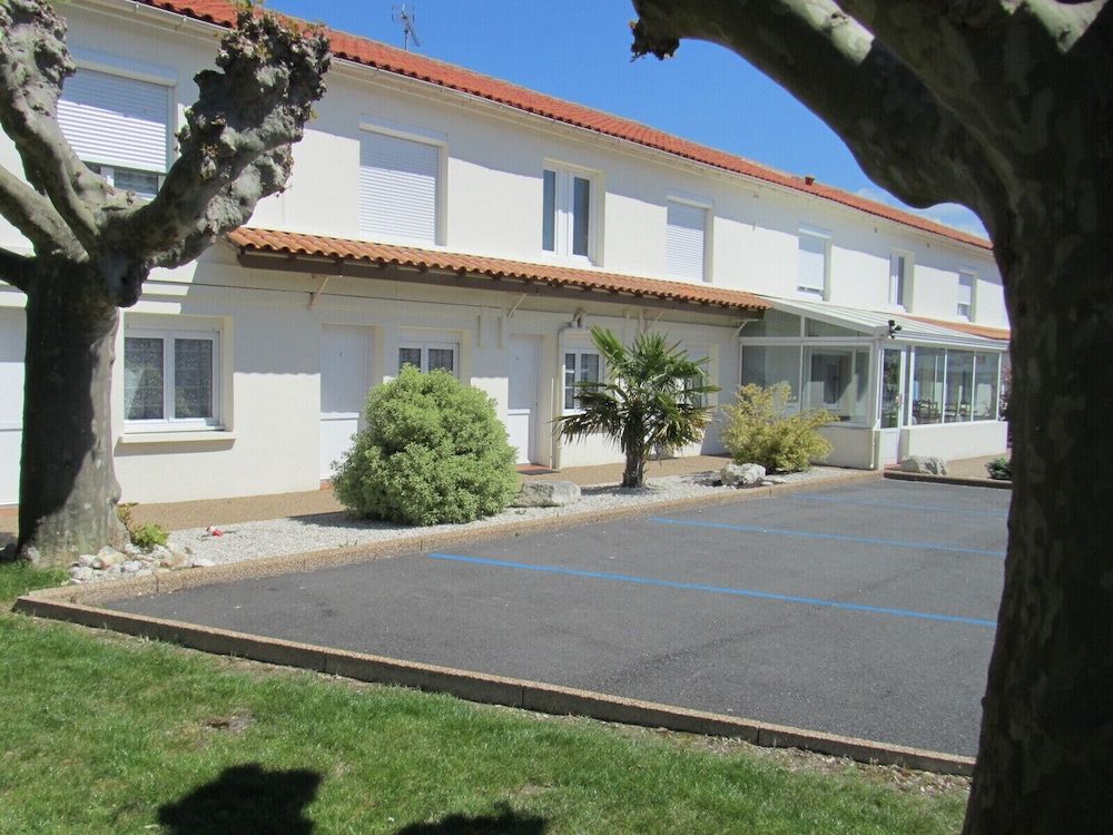 Hôtel Les Atlantes 2 estrelas em Médis