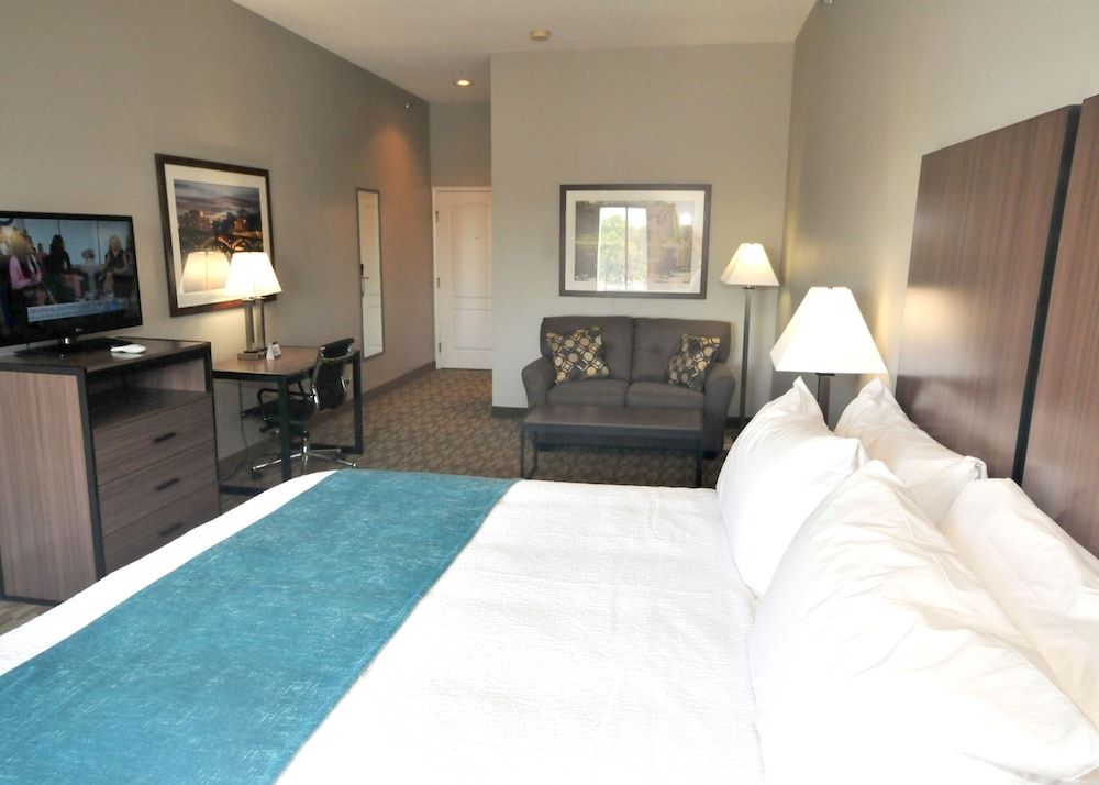 Riverview Inn & Suites, an Ascend Collection Hotel 3