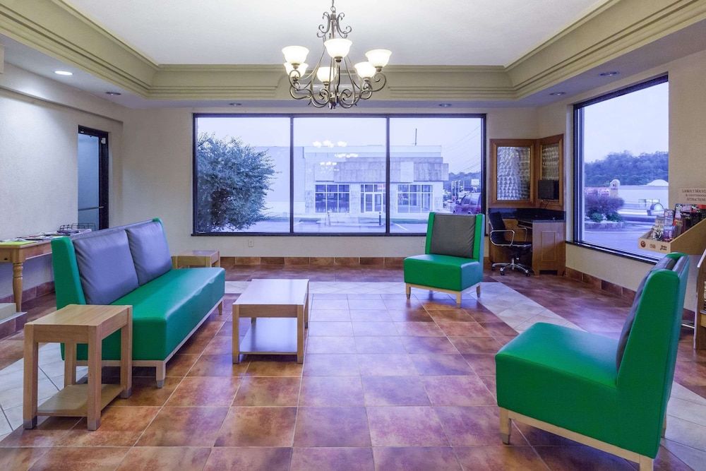 Days Inn by Wyndham Dalton 3