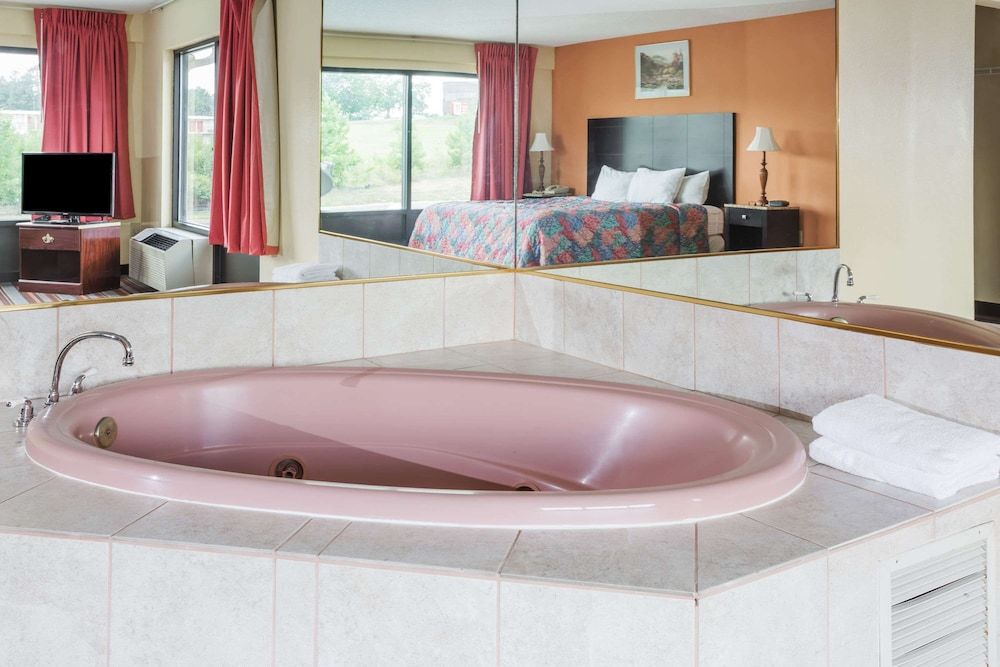 Days Inn by Wyndham Sanford 2