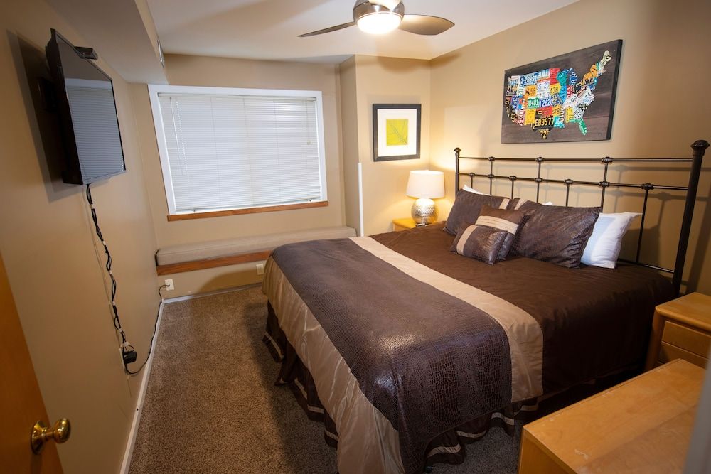 Mountain Lodge At Okemo-1br Newly Renovated 1 Bedroom Condo by RedAwning 2