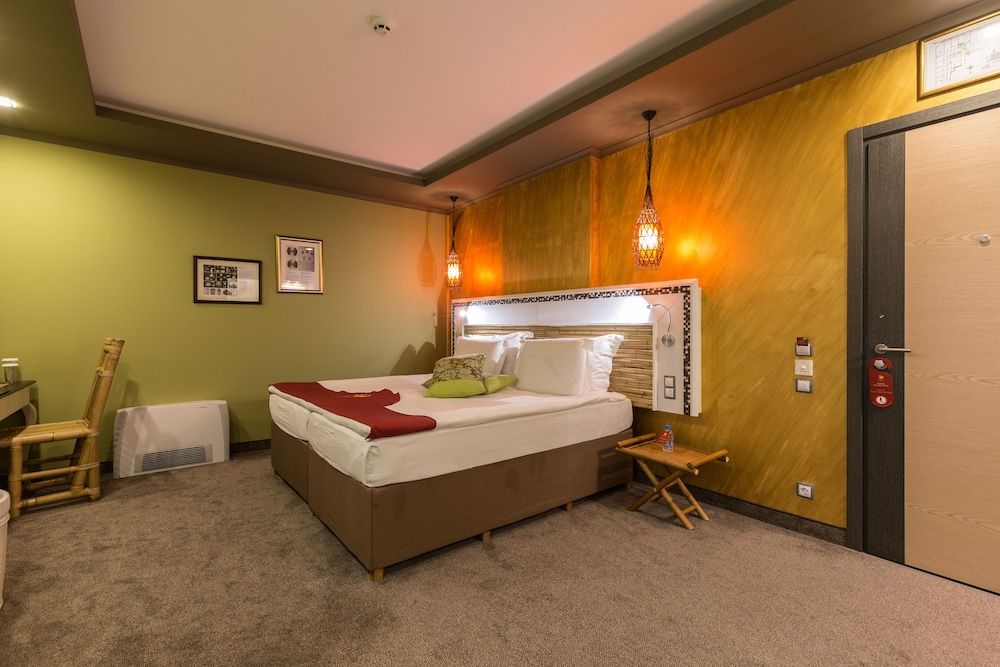 Diplomat Plaza Hotel & Resort 3