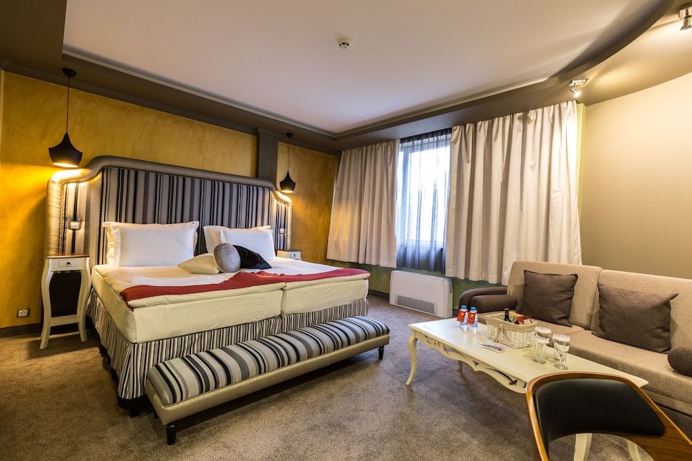 Diplomat Plaza Hotel & Resort 2