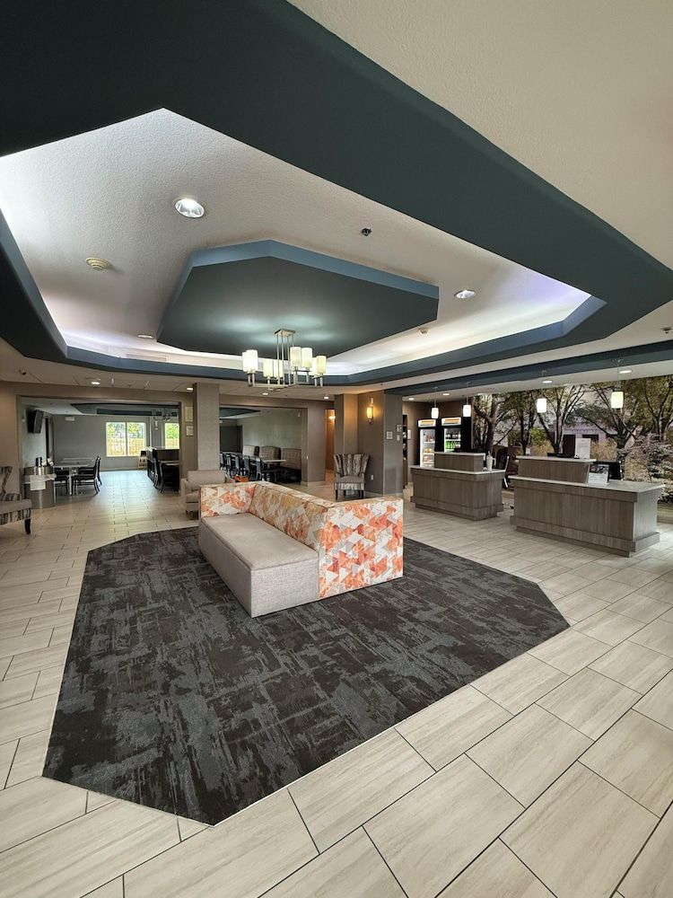 La Quinta Inn & Suites by Wyndham Searcy 2