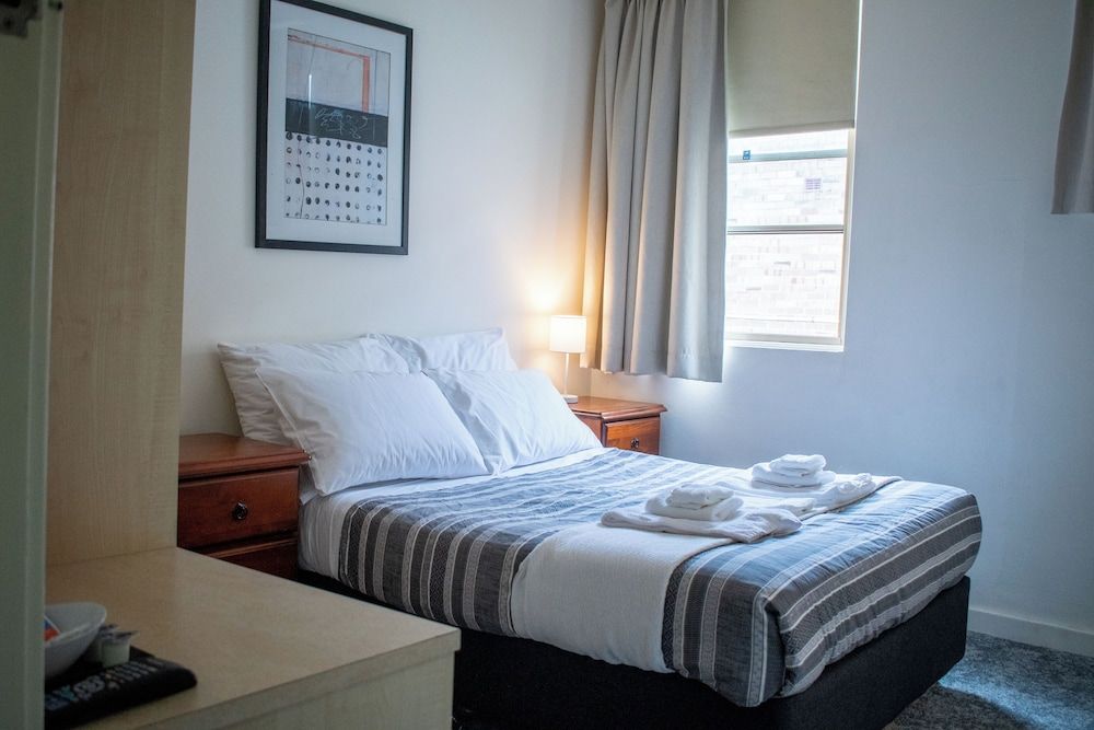 Royal Hotel Springwood 3