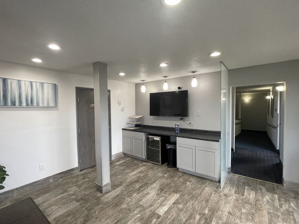 Magnuson Hotel Fort Wayne North – Coliseum 3