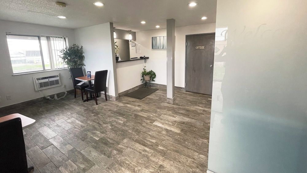 Magnuson Hotel Fort Wayne North – Coliseum 2