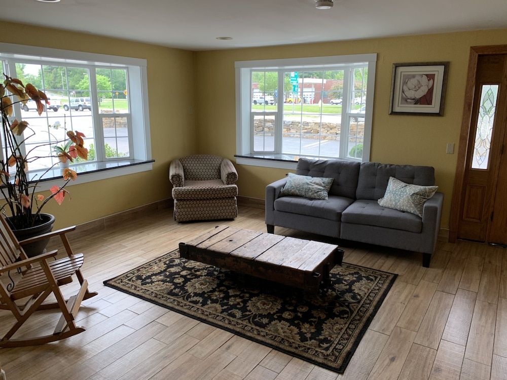 Super 8 by Wyndham Sturbridge 3