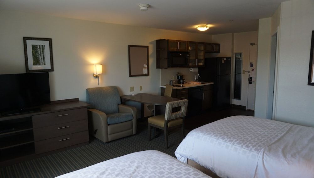Candlewood Suites West Springfield by IHG 3