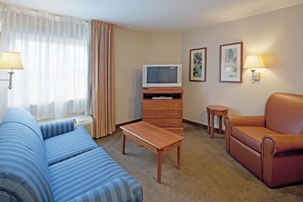 Candlewood Suites West Springfield by IHG 2