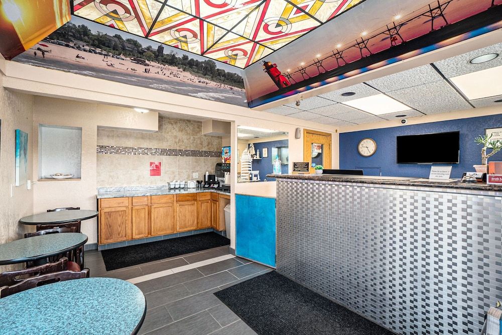 Great Lakes Inn and Suites 3