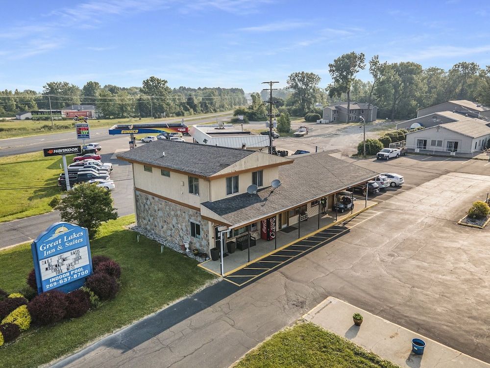 Great Lakes Inn and Suites 2