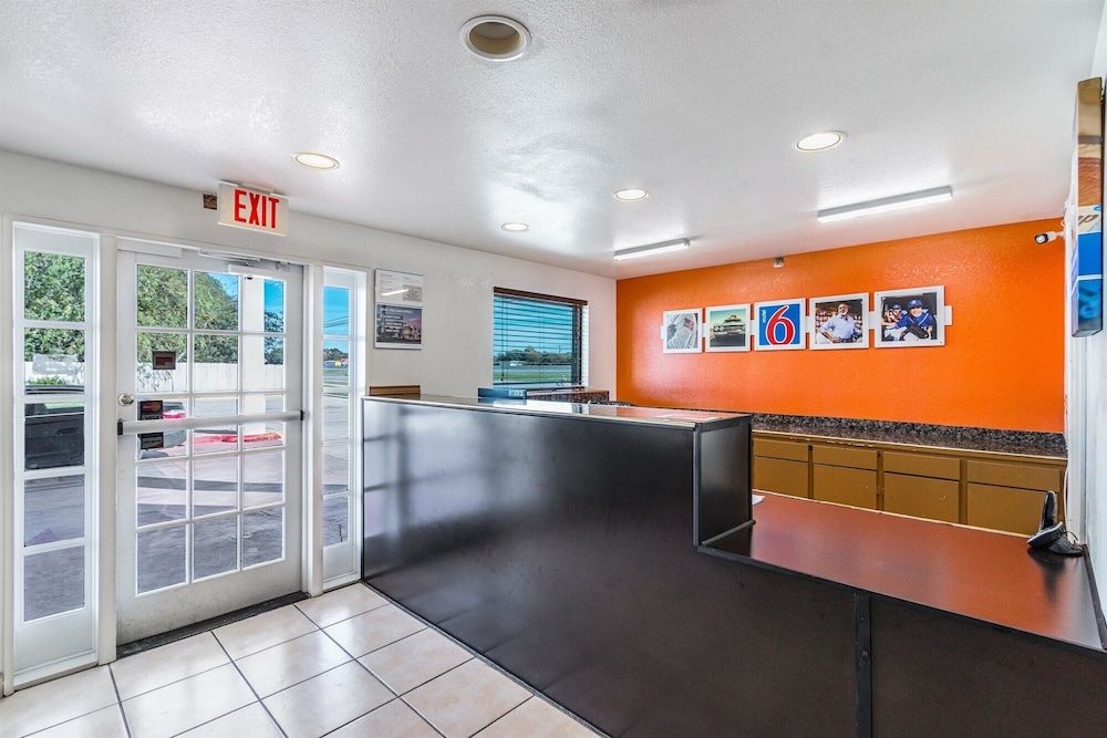 Motel 6 San Marcos, TX - North 2
