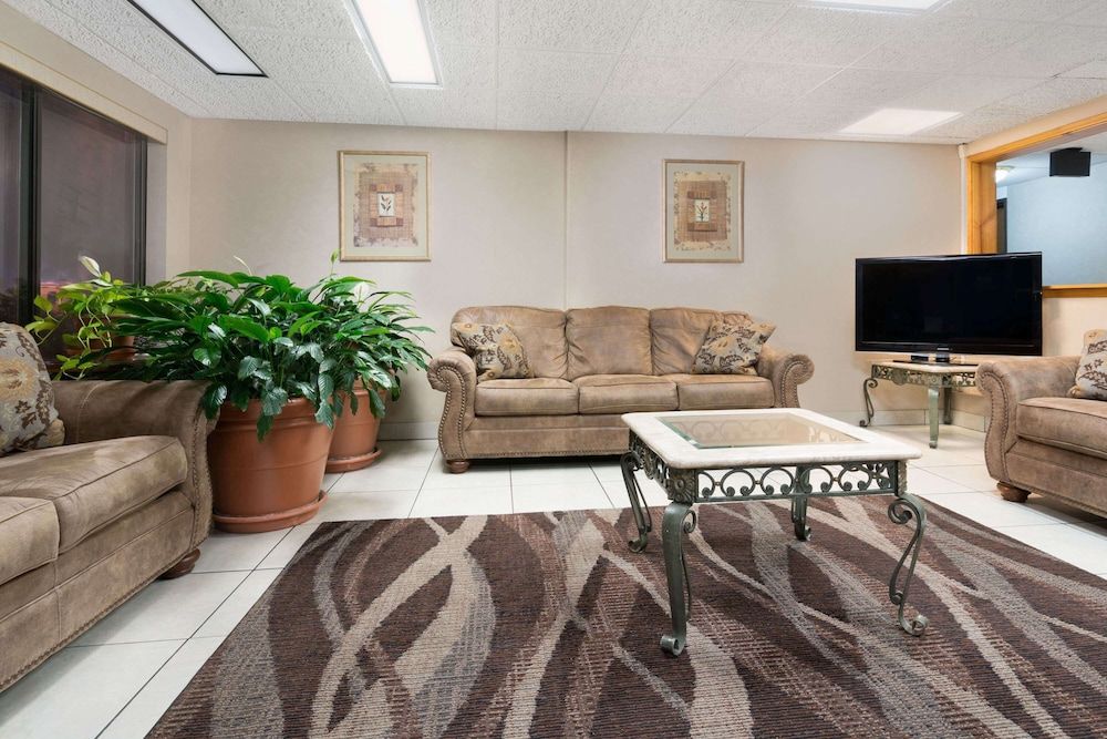 Days Inn by Wyndham St Cloud 2