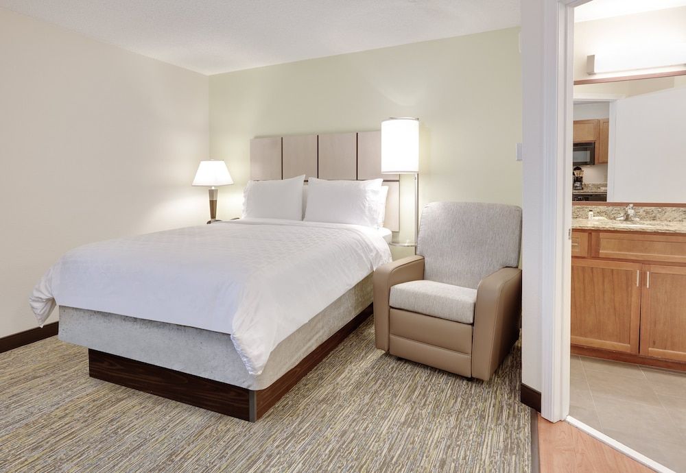 Candlewood Suites Salina 2