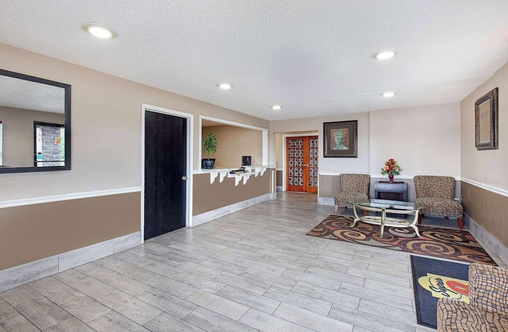 Super 8 by Wyndham Somerset 3