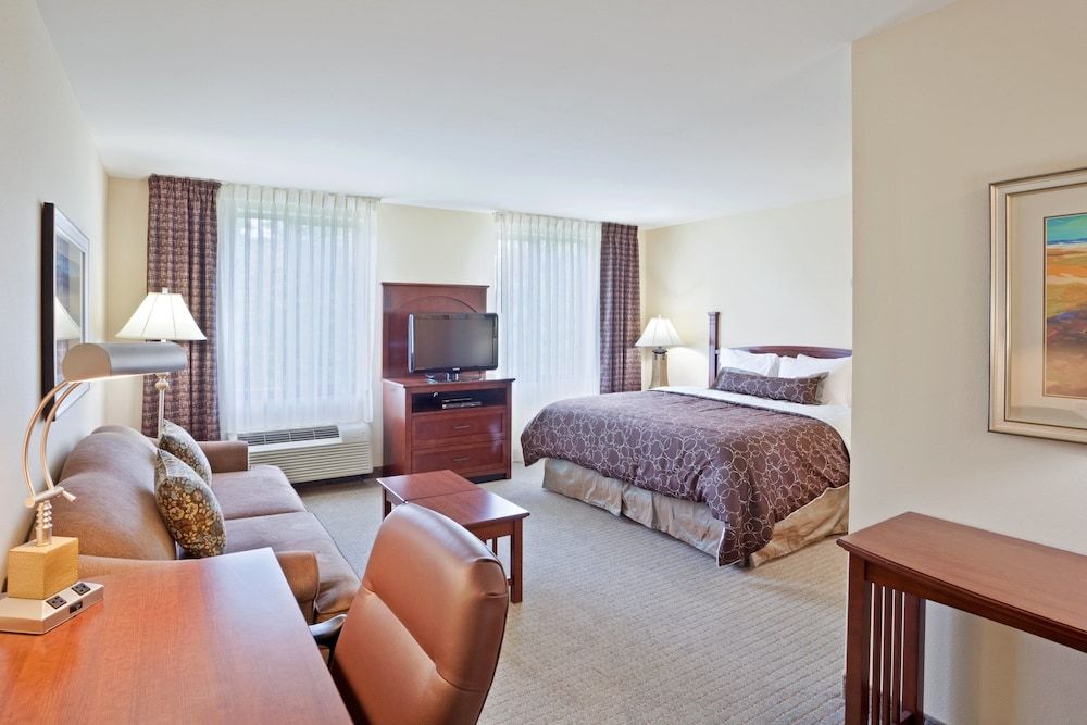 Staybridge Suites Everett-Paine Field by IHG 3