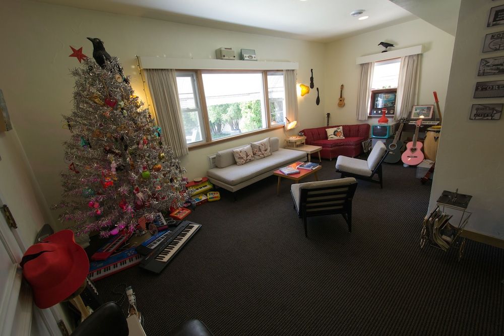 Holiday Music Motel 3