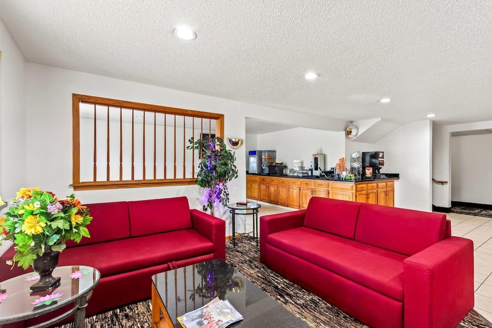 Quality Inn & Suites Howe - Sturgis 2