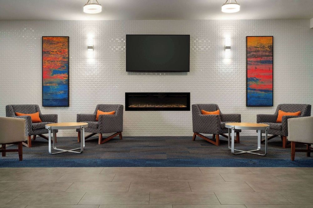 La Quinta Inn & Suites by Wyndham Stephenville 3