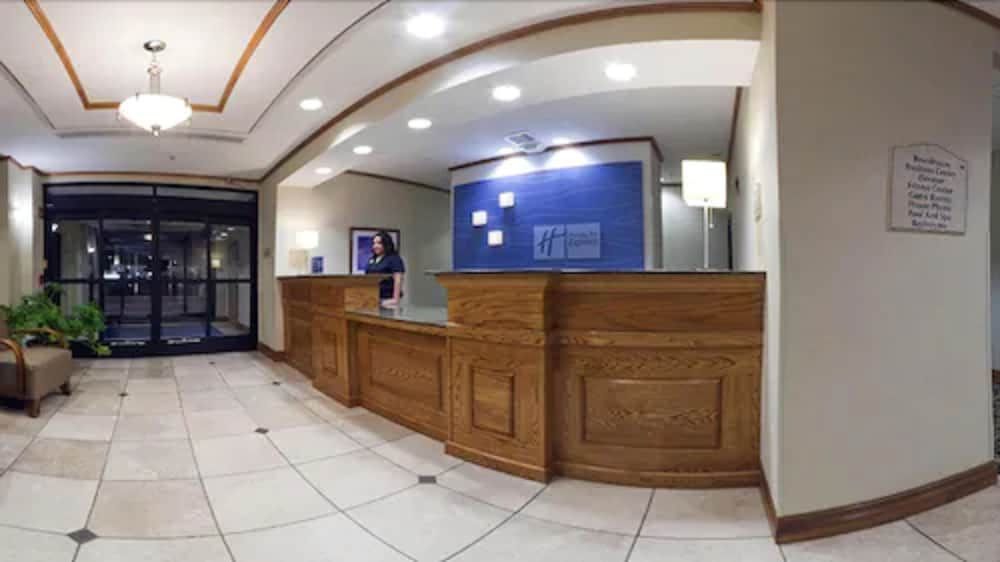 Holiday Inn Express Socorro 2