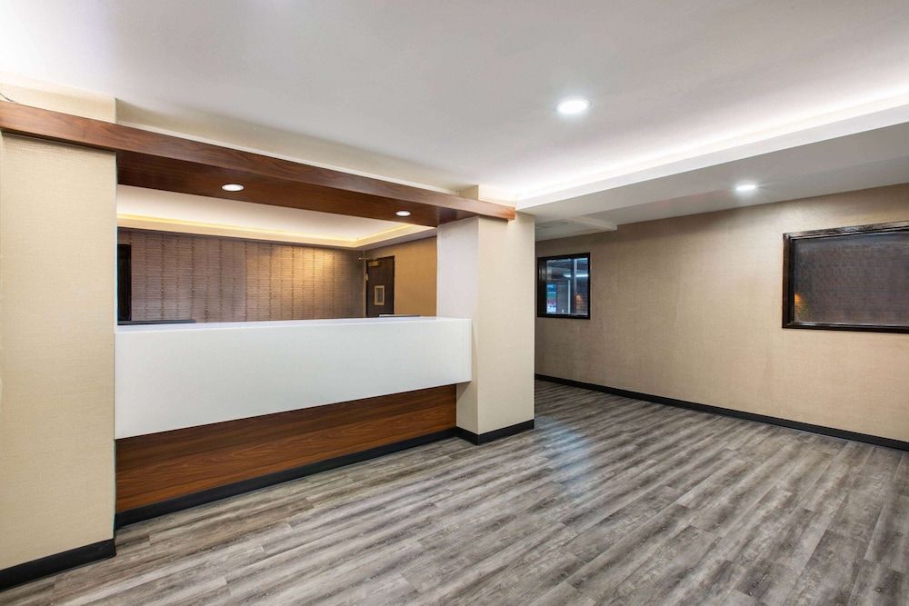 Super 8 by Wyndham Salina I-70 3