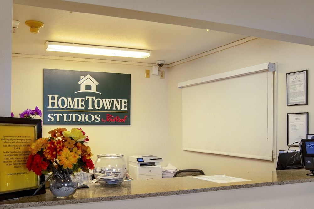 HomeTowne Studios by Red Roof Salem, OR 3