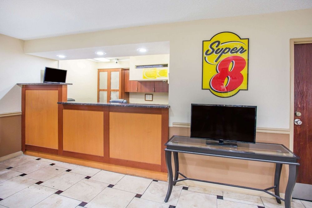 Super 8 by Wyndham Harrisonburg 2