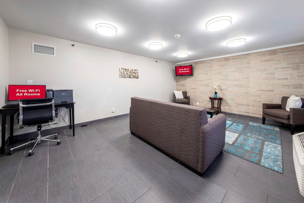 HomeTown Inn by Red Roof East Syracuse 3