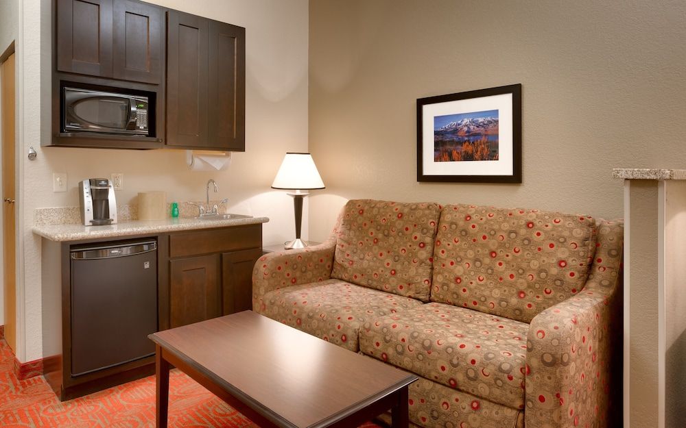Holiday Inn Express & Suites Orem-North Provo by IHG 2
