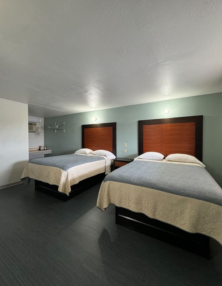 Regency Inn Bald Knob 2