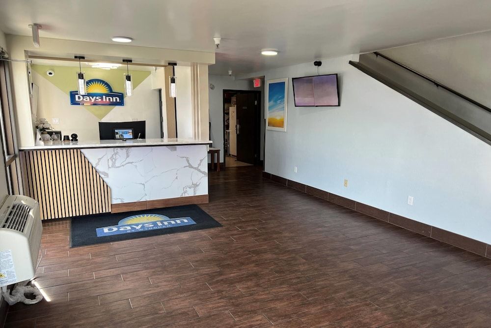 Days Inn by Wyndham Salina I-70 2