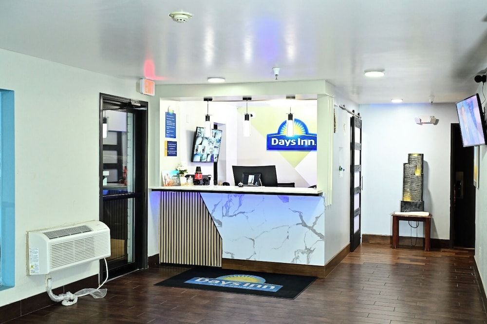 Days Inn by Wyndham Salina I-70 3