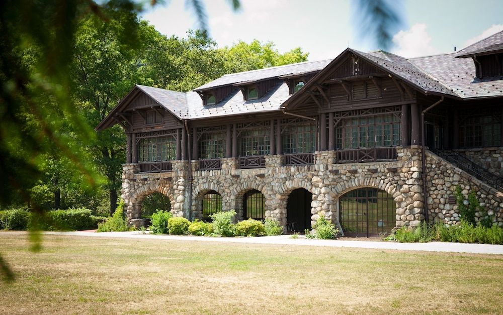 Overlook Lodge at Bear Mountain 3